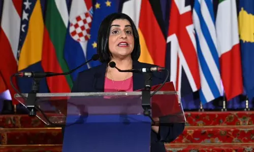 UK Govt Defends Refugee Shakeup in Face of Hard-Right