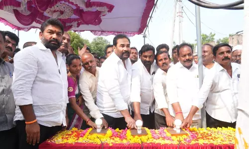 Kotamreddy Launches Chandranna Power Lights in Mulumudi Kotamreddy Launches Chandranna Power Lights in Mulumudi