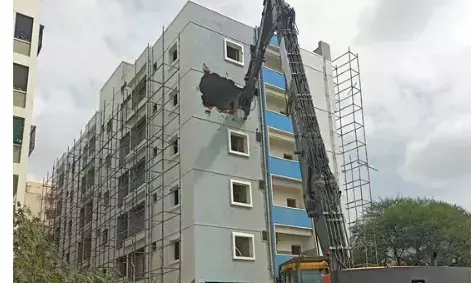 Construction Work Sinks Neighbour Building In Old City