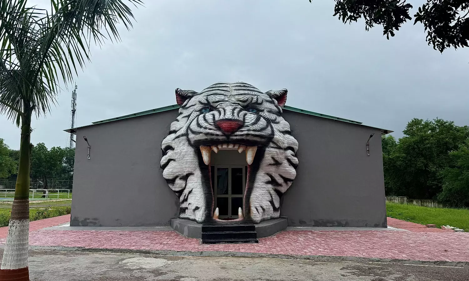Indias First, Largest 3D Concrete Printed Military Insignia Entrance Arch Unveiled in Jhansi