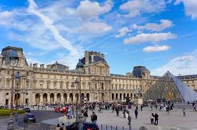 Louvre Museum Temporarily Closes Offices and Gallery Due to Structural Concerns