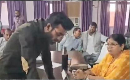 Viral Video Alleges Work-Fixing in Madhya Pradesh District Administration