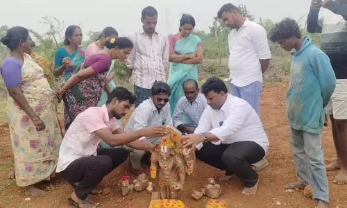 Ancient Idols Unearthed in Kondavallipadu During Land-Levelling Work Ancient Idols Unearthed in Kondavallipadu During Land-Levelling Work