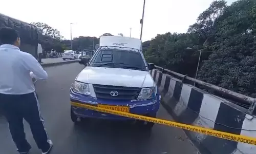 Fake Officers Intercept Cash Van in Bengaluru, Flee With Rs 7 Cr Fake Officers Intercept Cash Van in Bengaluru, Flee With Rs 7 Cr