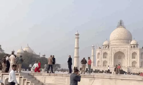 US Presidents Son Donald Trump Jr. Visits Taj Mahal US Presidents Son Donald Trump Jr. Visits Taj Mahal