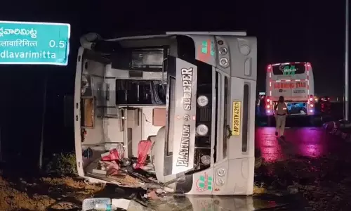 Six Injured as Private Travels Bus Overturns in Nellore Six Injured as Private Travels Bus Overturns in Nellore