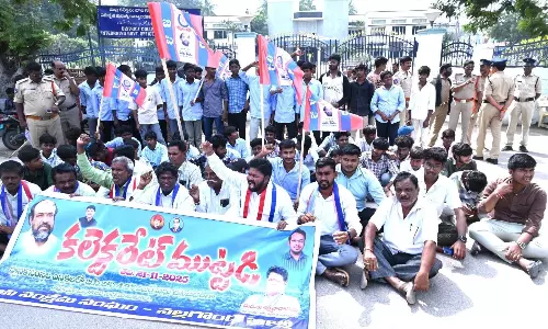 BC Welfare Association Lays Siege To Nalgonda Collectorate