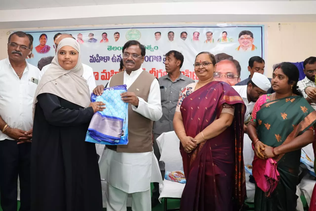 Minister Vivek Says His Wife Also Sought Quality Indiramma Sari Minister Vivek Says His Wife Also Sought Quality Indiramma Sari