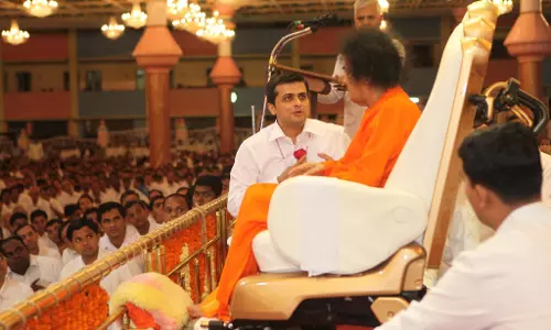 Celebrities Recall Life-Changing Influence of Sri Sathya Sai Baba