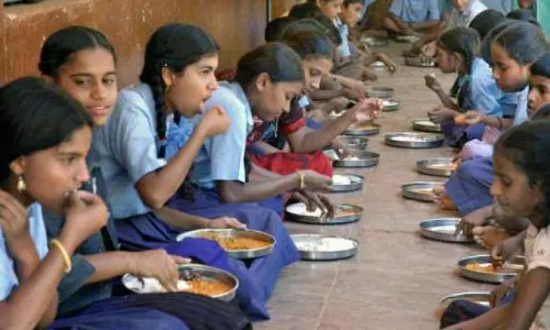 Telangana’s Mid-Day Meal Cooks Warn Of Stir Over Unpaid Bills, Low Menu Charges
