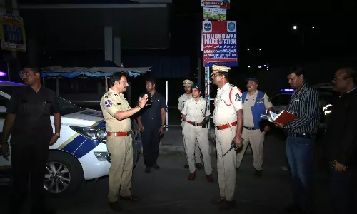 Sajjanar Tells Outlaws To Mend Ways During Surprise Visits