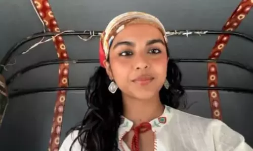 Two-Second Rickshaw Selfie Turns Unknown Creator Into Viral ‘Bandana Girl’