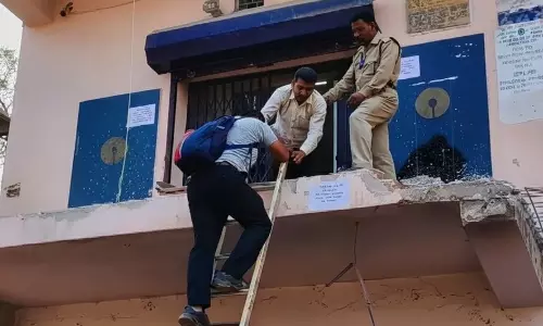Odisha: SBI Customers Forced to Use Ladder After Staircase Demolished