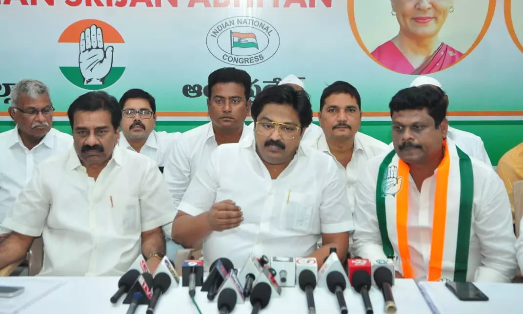 Congress Reviews Restructuring Efforts In Nellore District
