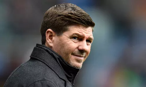 Liverpool Slump Not a Crisis But Slot Needs Answers Soon, Says Steven Gerrard Liverpool Slump Not a Crisis But Slot Needs Answers Soon, Says Steven Gerrard
