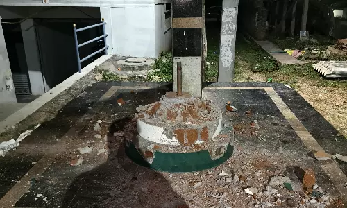 Congress Flagpoles Vandalised in Yadadri–Bhongir Villages Congress Flagpoles Vandalised in Yadadri–Bhongir Villages