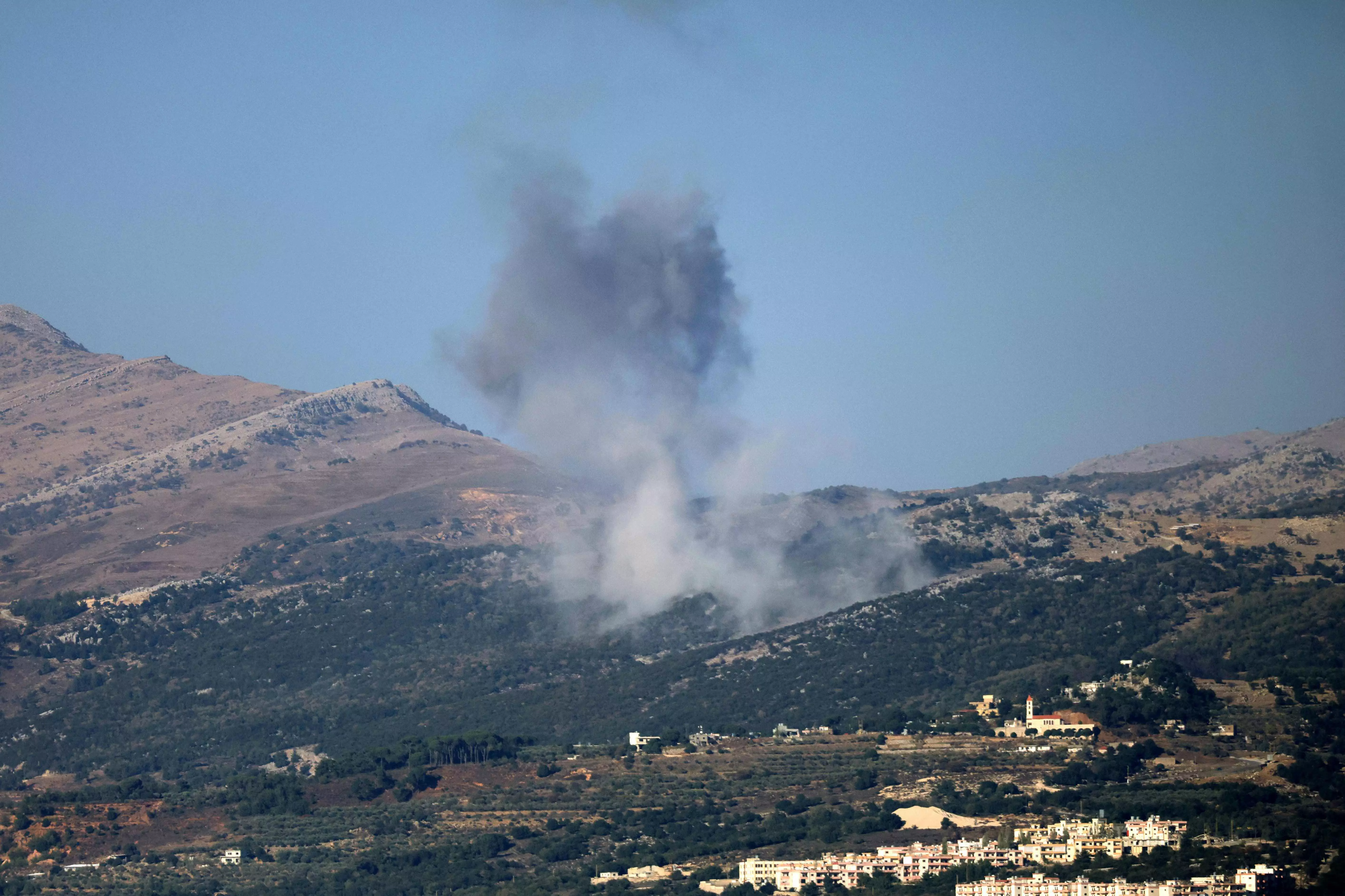 Israel Launches New Strikes in South Lebanon Israel Launches New Strikes in South Lebanon