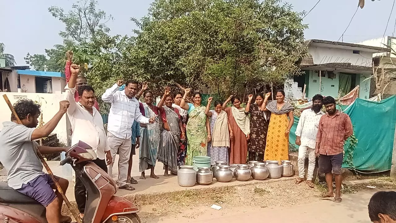 No Clean Drinking Water Supply to Dalit Colony for Over 15 Days No Clean Drinking Water Supply to Dalit Colony for Over 15 Days