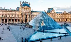 Louvre  Museum to Hike Ticket Prices for Non-EU Visitors