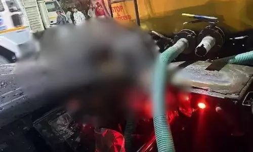 Municipal Worker Killed in Road Accident in Kukatpally Municipal Worker Killed in Road Accident in Kukatpally
