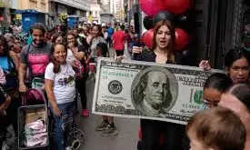 Venezuelans Worried About Economic Turmoil Shun Black Friday Deals