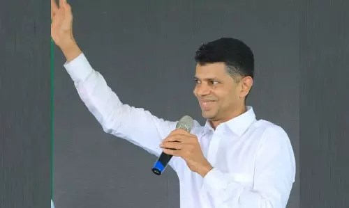 Political Storm Erupts In Odisha Over Security Cover For Naveen Patnaik’s Aide V.K. Pandian Political Storm Erupts In Odisha Over Security Cover For Naveen Patnaik’s Aide V.K. Pandian