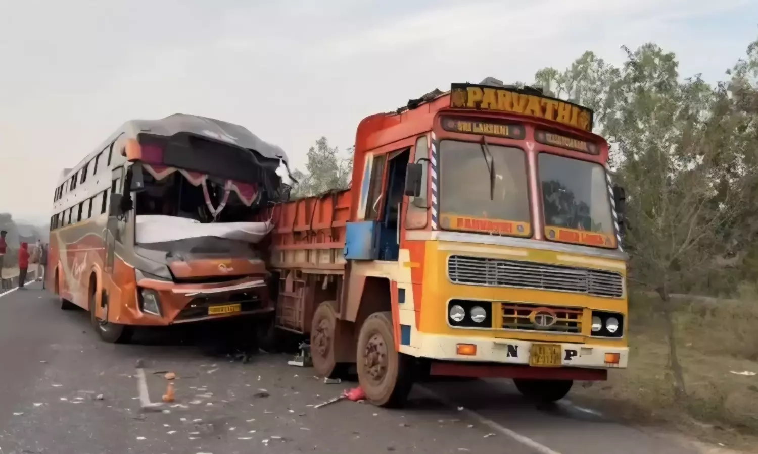 2 Killed In Bus-Lorry Crash