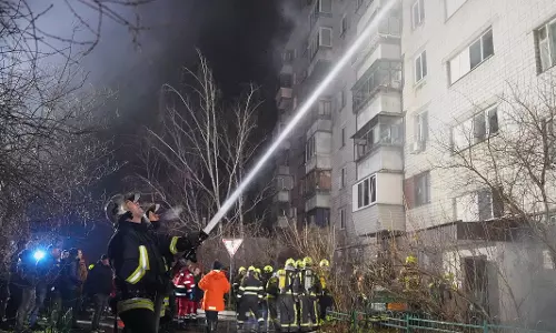 Russian Attacks Kill 3 as Efforts to End War in Ukraine Gain Momentum