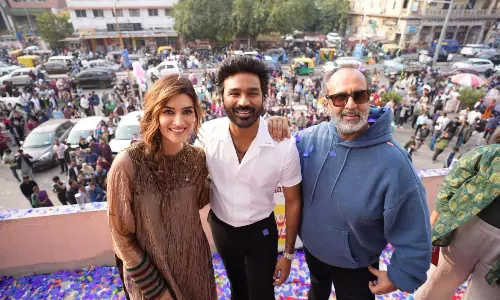 ‘Tere Ishk Mein’ Team Celebrates Strong Opening with Roaring Reception at Jaipur’s Rajmandir Cinema ‘Tere Ishk Mein’ Team Celebrates Strong Opening with Roaring Reception at Jaipur’s Rajmandir Cinema