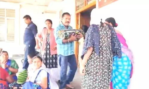 New Mothers Stranded As Amma Vodi Vehicles Fail To Arrive at MCH in Jagtial