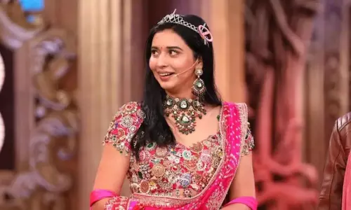 Bigg Boss 19: Taniya Mittal Grilled by Media Left, Right & Center