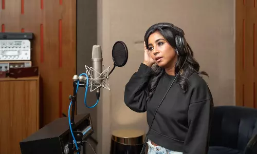 Shilpa Rao Brings Bengali Magic With Mayar Khelare