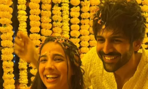 Kartik Aaryan Charms Fans at Sister’s Haldi with Joyful “Kajra Re” Dance