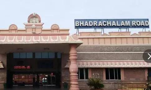 Dog Dies After Biting Crude Bomb On Railway Tracks At Bhadrachalam Station Dog Dies After Biting Crude Bomb On Railway Tracks At Bhadrachalam Station