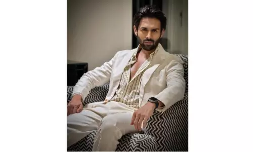 Karan Drops War Film with Kartik Karan Drops War Film with Kartik