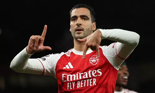 Arsenal Beats Brentford 2-0 And Regains 5-point Lead In Premier League