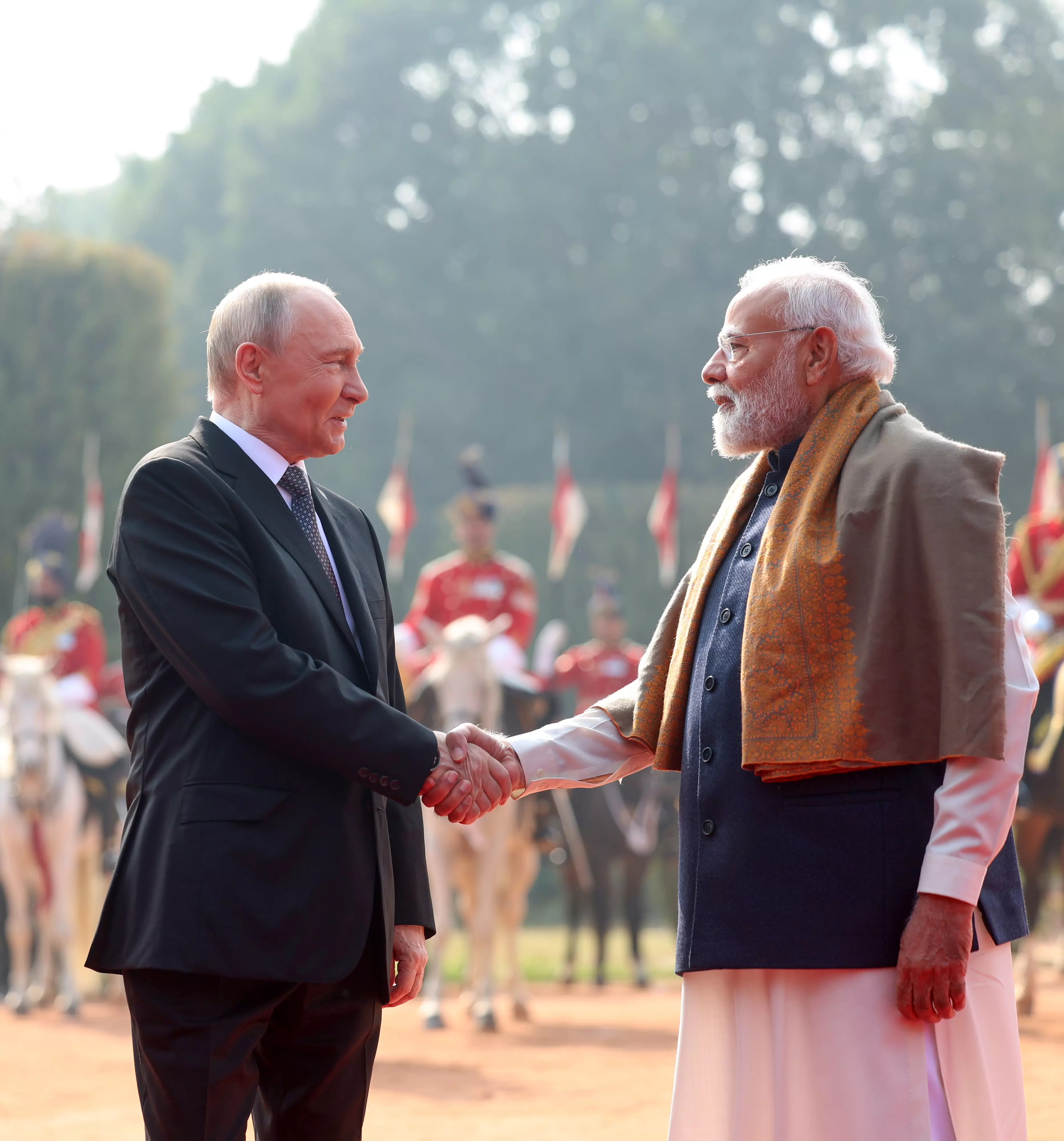 Modi, Putin Ask Officials to Speed Up Pact on Investment Promotion