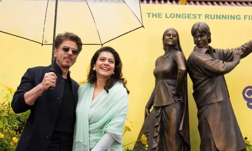 Shah Rukh Khan & Kajol Unveil DDLJ Statue in London