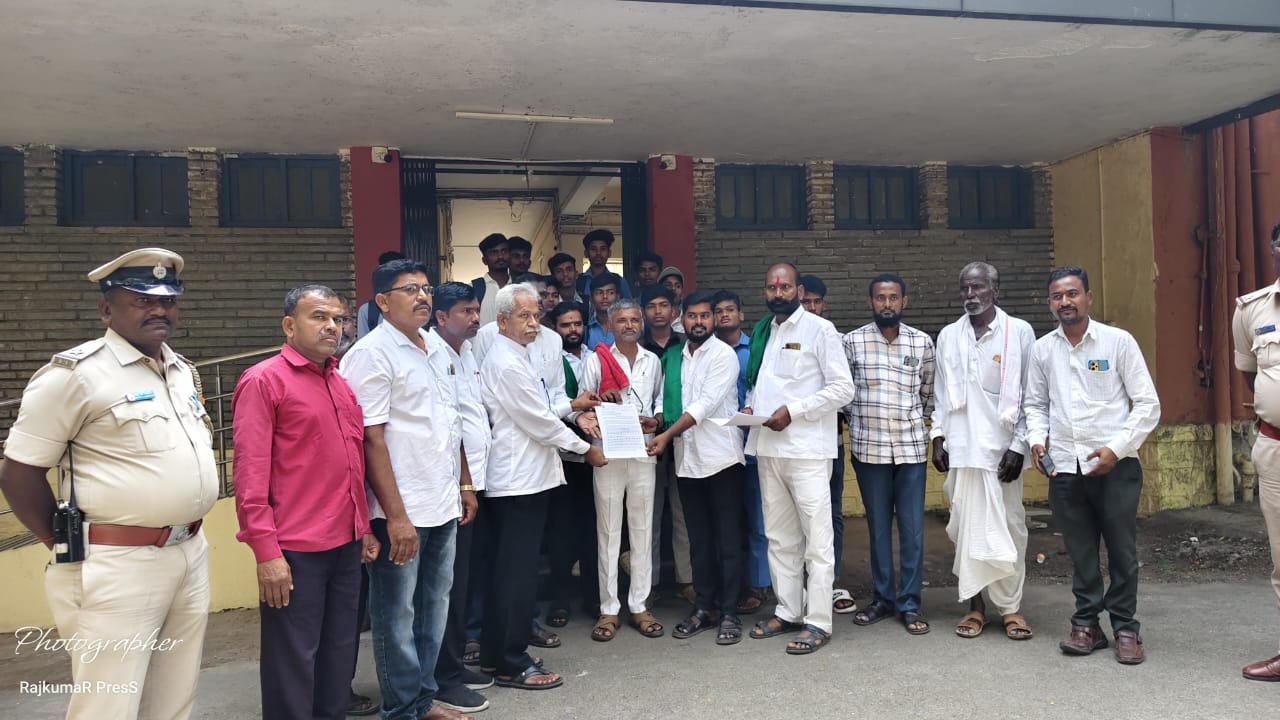 Farmers' Union Protests Teacher Vacancies in Karnataka Schools