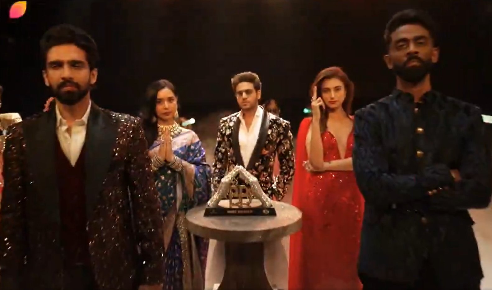 With the Bigg Boss 19 finale hours away, all eyes are on top contenders, Gaurav Khanna and Amaal Mallik as fans debate who will take the trophy