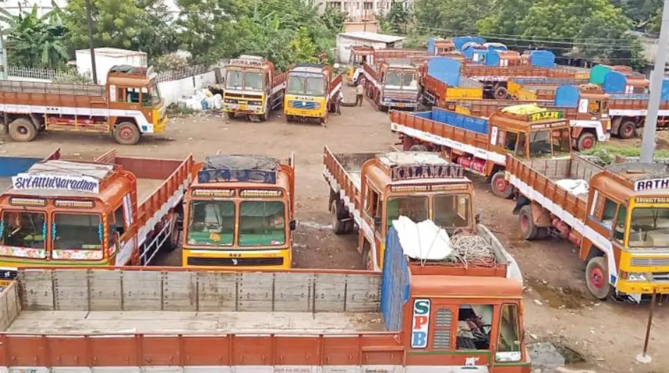 Lorry Owners to Halt Goods Transport From December 9 in Protest Against Fitness-Fee Hike Lorry Owners to Halt Goods Transport From December 9 in Protest Against Fitness-Fee Hike