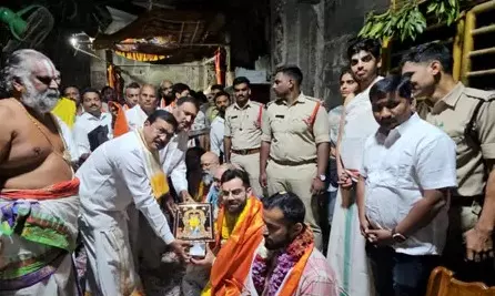 Virat Kohli Offers Prayers at Simhachalam Temple in Vizag Virat Kohli Offers Prayers at Simhachalam Temple in Vizag