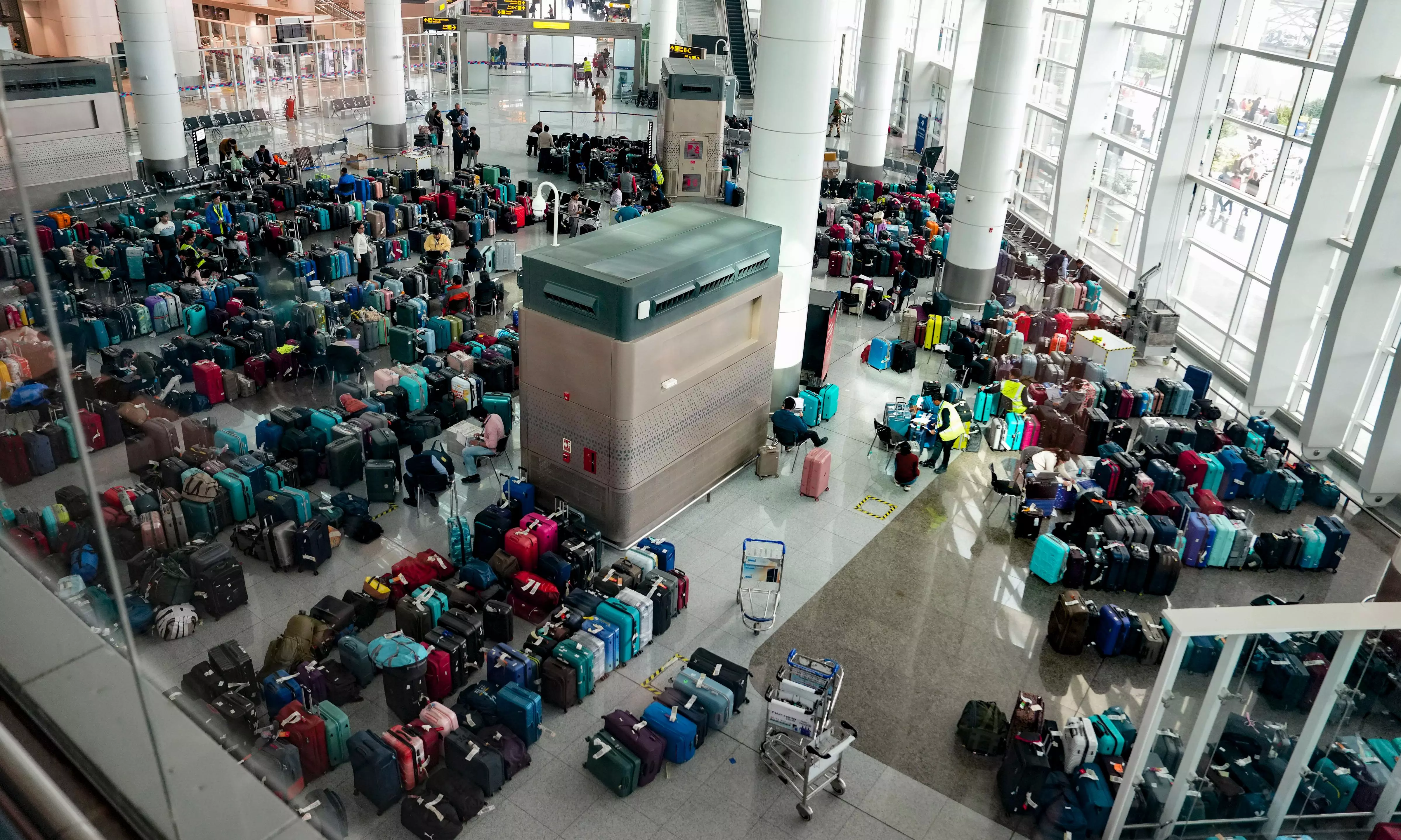 Congress Leader Chavan Calls for Resignation of Civil Aviation Minister Over IndiGo Crisis