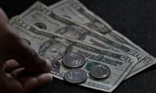 Rupee Falls 14 Paise To Close At 90.09 Against US Dollar Rupee Falls 14 Paise To Close At 90.09 Against US Dollar