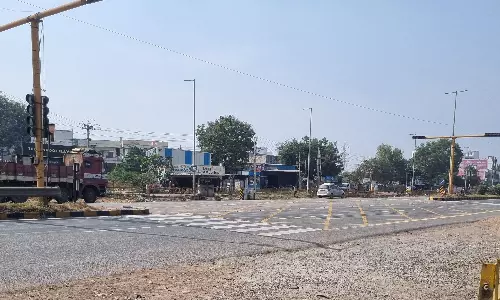 Kurnool: Closed Santosh Nagar Junction Turns Deadly Kurnool: Closed Santosh Nagar Junction Turns Deadly