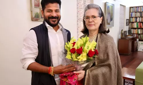 Revanth Greets Sonia Gandhi, Credits Her for Telangana Statehood Revanth Greets Sonia Gandhi, Credits Her for Telangana Statehood