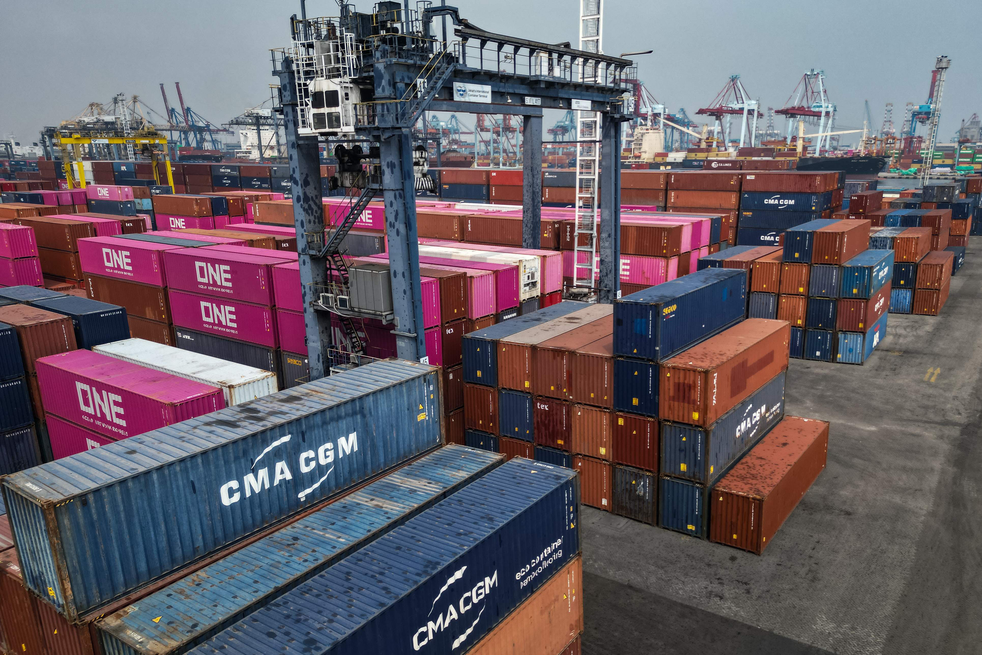 Global Trade to Top $35 Trillion in 2025, UNCTAD Says
