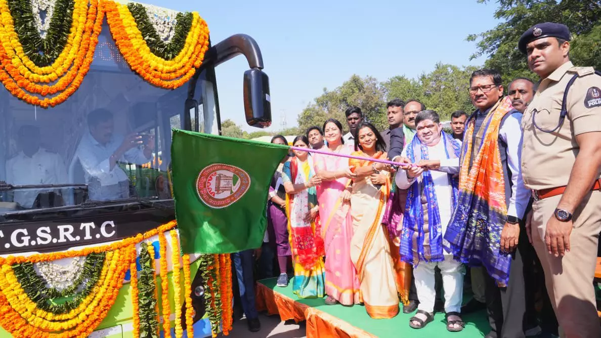 Ponnam Flags Off 67 Electric Buses Ponnam Flags Off 67 Electric Buses