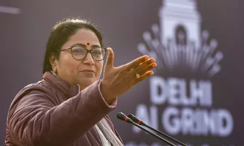 Hotels, Restaurants Should Install Mist Spray Systems to Tackle Air Pollution: Delhi CM Hotels, Restaurants Should Install Mist Spray Systems to Tackle Air Pollution: Delhi CM