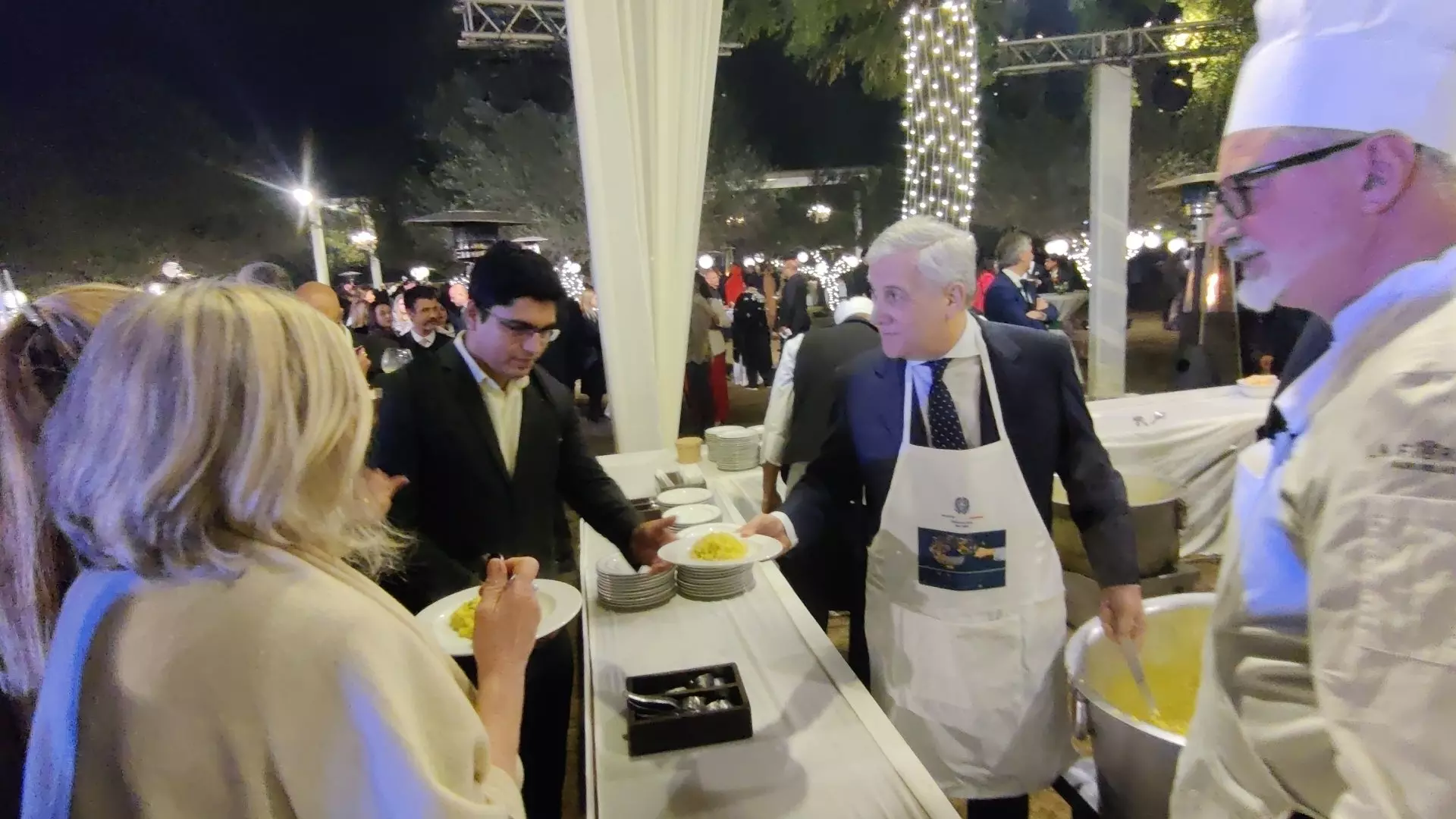 Italian Foreign Minister Antonio Tajani Serves Risotto in Delhi, Strengthening Cultural and Diplomatic Relations. Italian Foreign Minister Antonio Tajani Serves Risotto in Delhi, Strengthening Cultural and Diplomatic Relations.